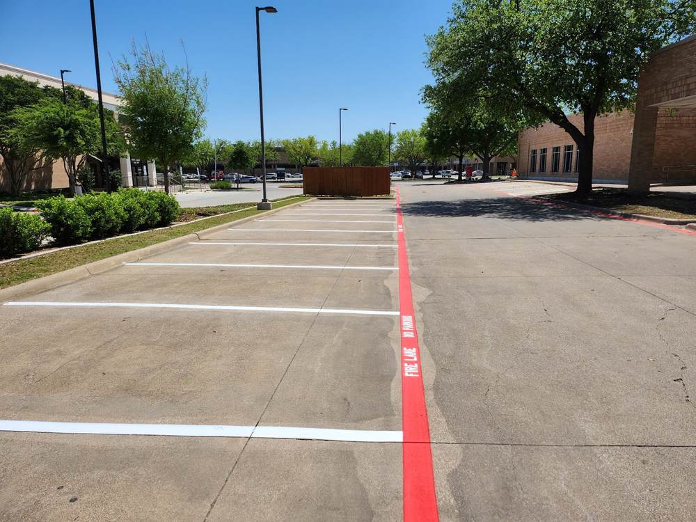 Fire lane no parking marking, retail lot