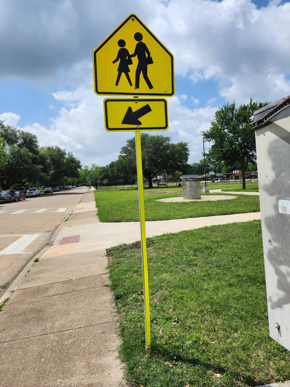 School crossing pedestrian signage